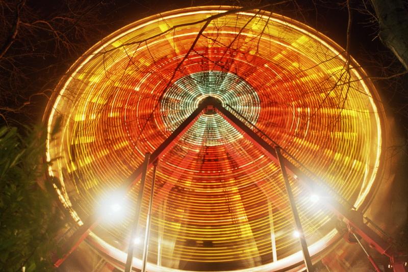 Ferris wheel -- moving
